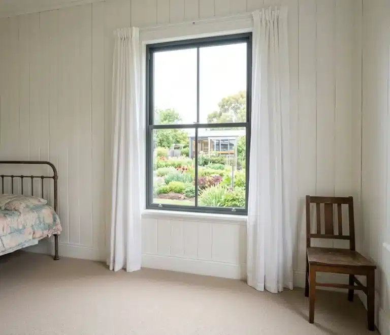 Classic double hung windows, Menangle