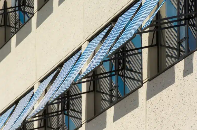 Awning, Fixed or Combined Windows: How They Compare 16 Aluminium awning windows combined with fixed panes on a modern Camden NSW home