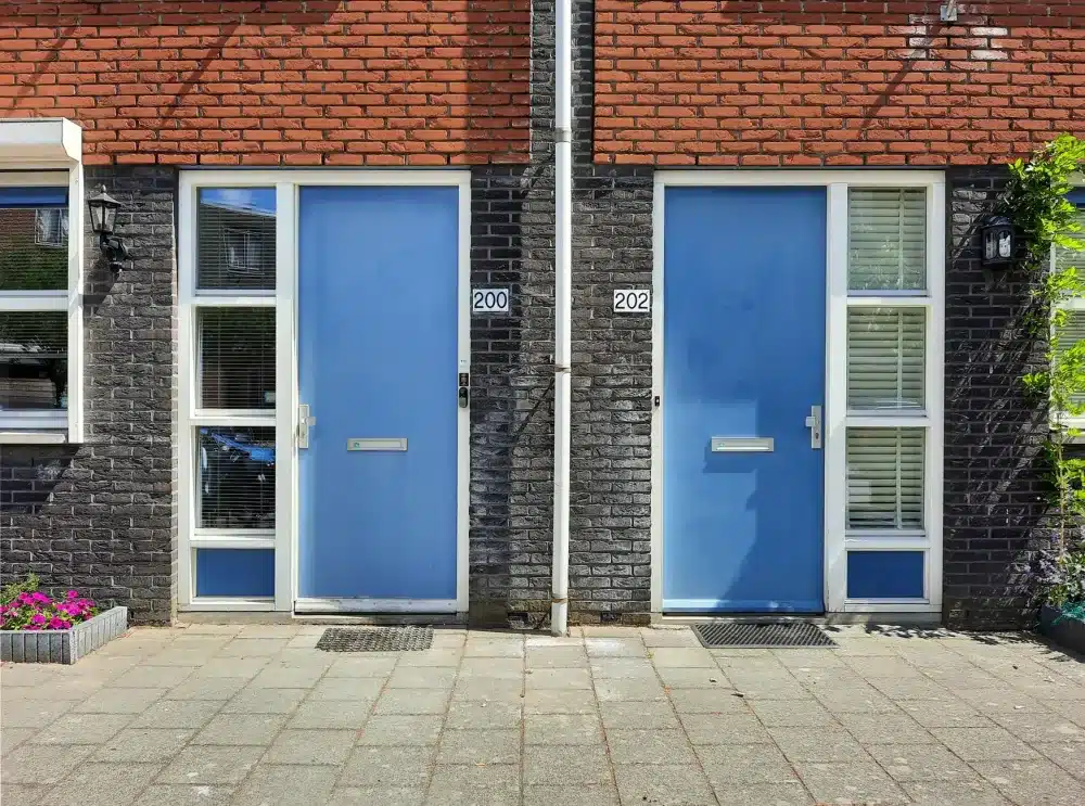 Full Glass Hinged Doors Mount Annan | Free Quote 3 Close-up of double glazed glass panel in an aluminium hinged door for thermal performance